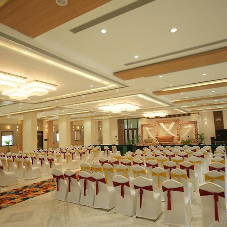 בהופאל Palak Palace Hotels And Resort מראה חיצוני תמונה