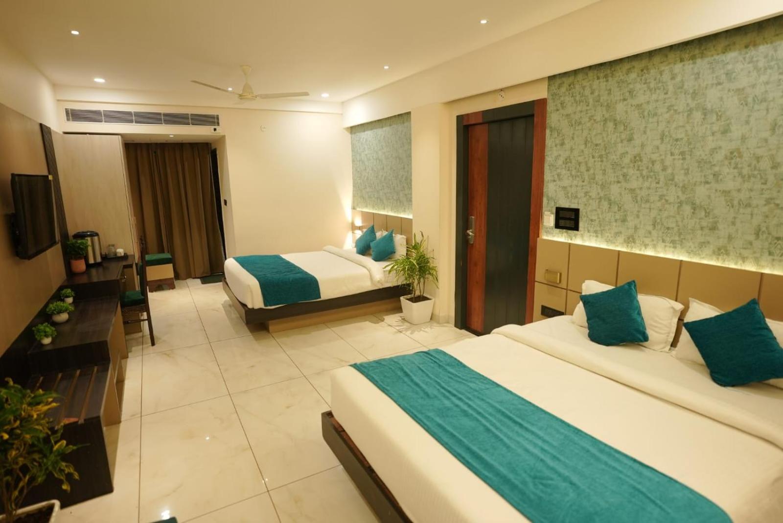 בהופאל Palak Palace Hotels And Resort מראה חיצוני תמונה